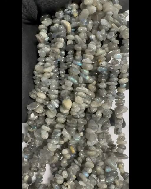 Labradorite A chips 3-8mm on a 80cm thread